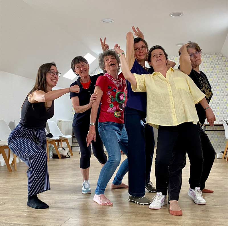 Jean Pierre LEON Compagnie Anime Tes Rêves Spectacles, déambulations, ateliers : Spectacles de rue, déambulations, actions culturelles, ateliers de pratique artistique en Bretagne, France et Europe. Commédienne : Fabienne Lanoë, Anne-Gaël Sire et Véronique Durand. Animations artistiques thématisées qui se déroulent en extérieur : Les Bulleuses, Bigouden Light, BLOOM, KalÕnn. Déambulations et spectacles de rue interactif sont nos spécialités : Déambulation en échasses, en costumes, avec des jeux de bulles .. Ateliers artistiques - Compagnie Anime Tes Rêves : basés sur la pédagogie du jeu et de l’expérience pour un public scolaire, extra-scolaire ou familial. Finistère (29)