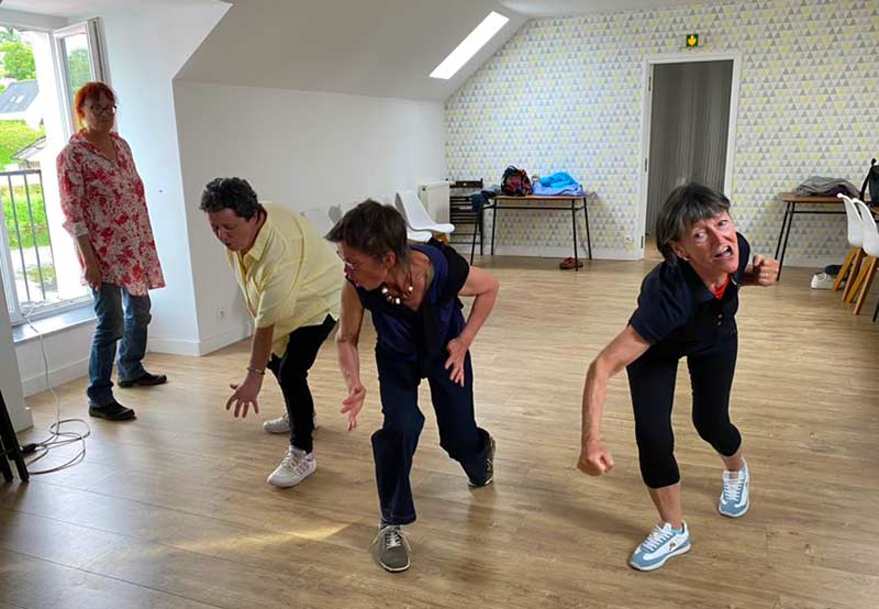 Denis PRIGENT Compagnie Anime Tes Rêves Spectacles, déambulations, ateliers : Spectacles de rue, déambulations, actions culturelles, ateliers de pratique artistique en Bretagne, France et Europe. Commédienne : Fabienne Lanoë, Anne-Gaël Sire et Véronique Durand. Animations artistiques thématisées qui se déroulent en extérieur : Les Bulleuses, Bigouden Light, BLOOM, KalÕnn. Déambulations et spectacles de rue interactif sont nos spécialités : Déambulation en échasses, en costumes, avec des jeux de bulles .. Ateliers artistiques - Compagnie Anime Tes Rêves : basés sur la pédagogie du jeu et de l’expérience pour un public scolaire, extra-scolaire ou familial. Finistère (29)