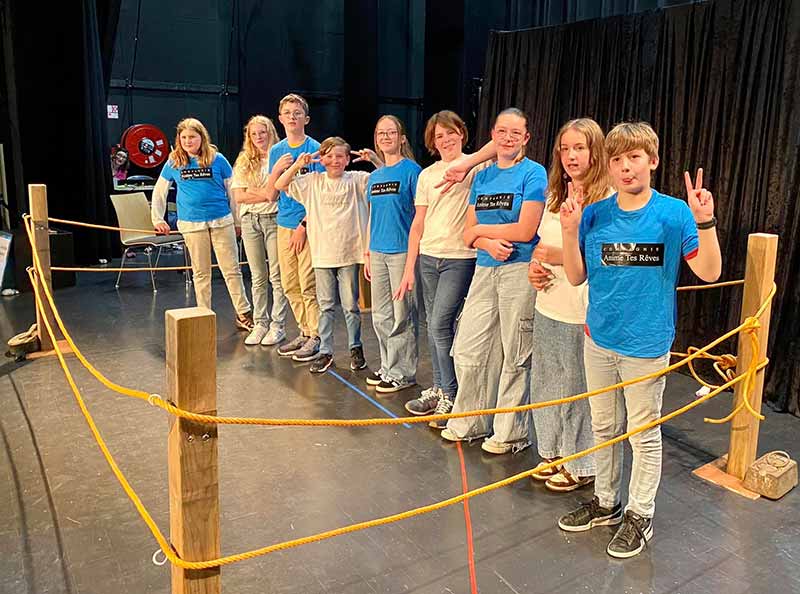 Denis PRIGENT Compagnie Anime Tes Rêves Spectacles, déambulations, ateliers : Spectacles de rue, déambulations, actions culturelles, ateliers de pratique artistique en Bretagne, France et Europe. Commédienne : Fabienne Lanoë, Anne-Gaël Sire et Véronique Durand. Animations artistiques thématisées qui se déroulent en extérieur : Les Bulleuses, Bigouden Light, BLOOM, KalÕnn. Déambulations et spectacles de rue interactif sont nos spécialités : Déambulation en échasses, en costumes, avec des jeux de bulles .. Ateliers artistiques - Compagnie Anime Tes Rêves : basés sur la pédagogie du jeu et de l’expérience pour un public scolaire, extra-scolaire ou familial. Finistère (29)