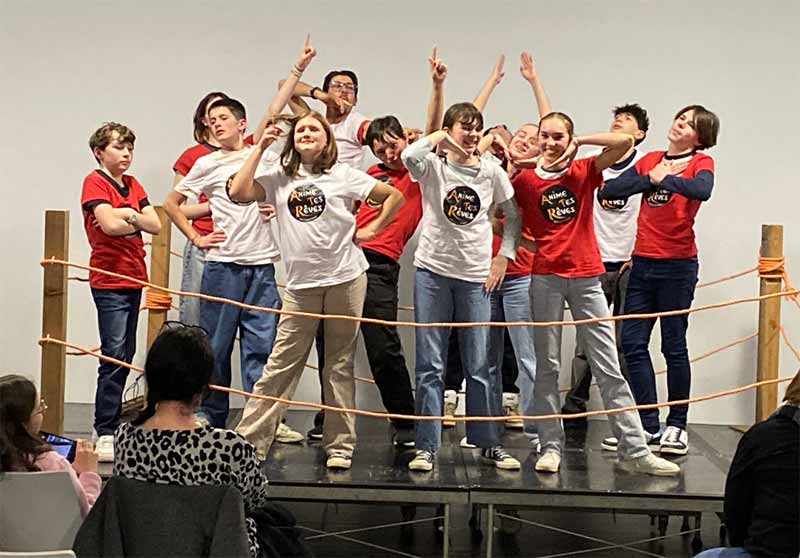 Jean Pierre LEON Compagnie Anime Tes Rêves Spectacles, déambulations, ateliers : Spectacles de rue, déambulations, actions culturelles, ateliers de pratique artistique en Bretagne, France et Europe. Commédienne : Fabienne Lanoë, Anne-Gaël Sire et Véronique Durand. Animations artistiques thématisées qui se déroulent en extérieur : Les Bulleuses, Bigouden Light, BLOOM, KalÕnn. Déambulations et spectacles de rue interactif sont nos spécialités : Déambulation en échasses, en costumes, avec des jeux de bulles .. Ateliers artistiques - Compagnie Anime Tes Rêves : basés sur la pédagogie du jeu et de l’expérience pour un public scolaire, extra-scolaire ou familial. Finistère (29)