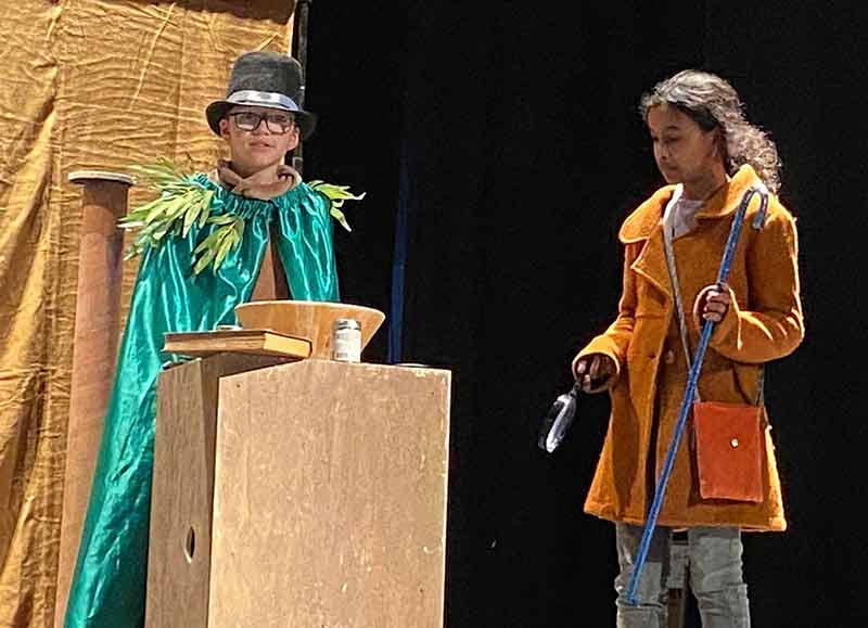 Denis PRIGENT Compagnie Anime Tes Rêves Spectacles, déambulations, ateliers : Spectacles de rue, déambulations, actions culturelles, ateliers de pratique artistique en Bretagne, France et Europe. Commédienne : Fabienne Lanoë, Anne-Gaël Sire et Véronique Durand. Animations artistiques thématisées qui se déroulent en extérieur : Les Bulleuses, Bigouden Light, BLOOM, KalÕnn. Déambulations et spectacles de rue interactif sont nos spécialités : Déambulation en échasses, en costumes, avec des jeux de bulles .. Ateliers artistiques - Compagnie Anime Tes Rêves : basés sur la pédagogie du jeu et de l’expérience pour un public scolaire, extra-scolaire ou familial. Finistère (29)